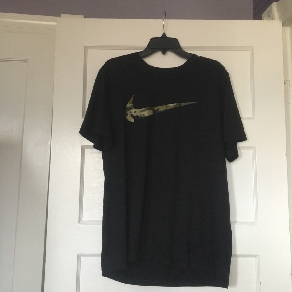 Nike Large Dri Fit Camo Logo T
